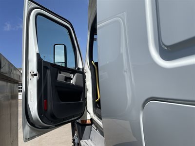 2022 Freightliner CASCADIA 126