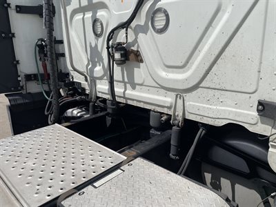 2022 Freightliner CASCADIA 126
