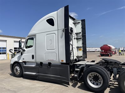 2022 Freightliner CASCADIA 126