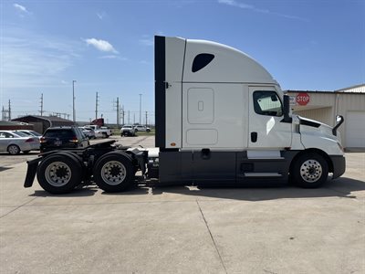 2022 Freightliner CASCADIA 126