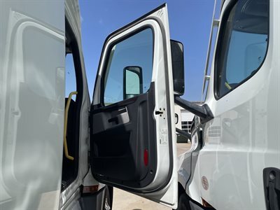 2022 Freightliner CASCADIA 126