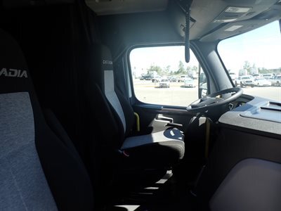 2022 Freightliner CASCADIA 126