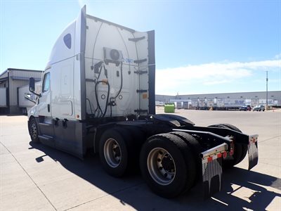 2022 Freightliner CASCADIA 126