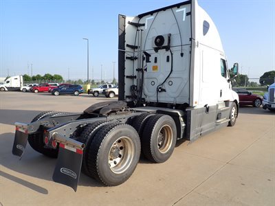 2022 Freightliner CASCADIA 126