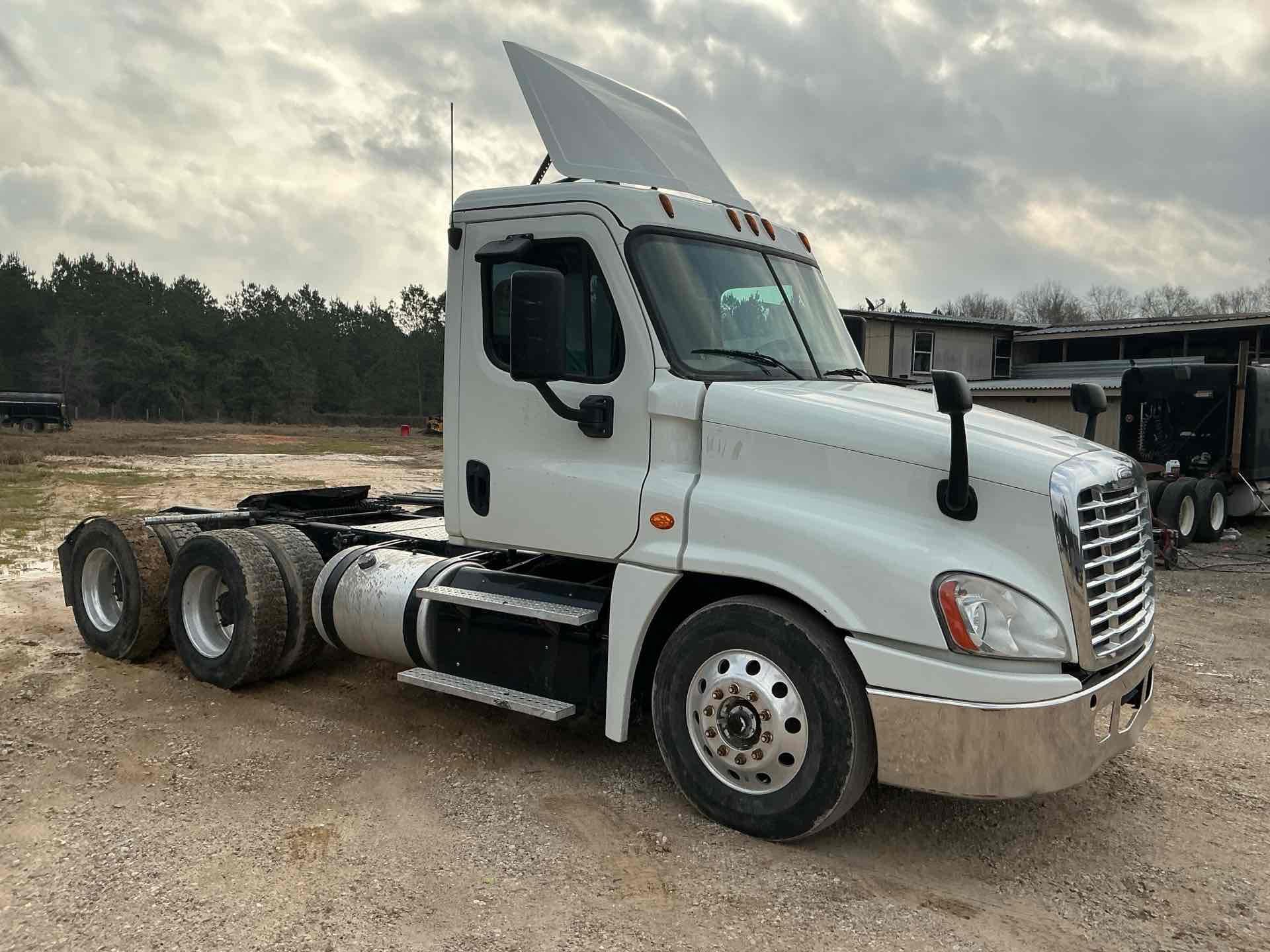 2017 Freightliner CASCADIA 125