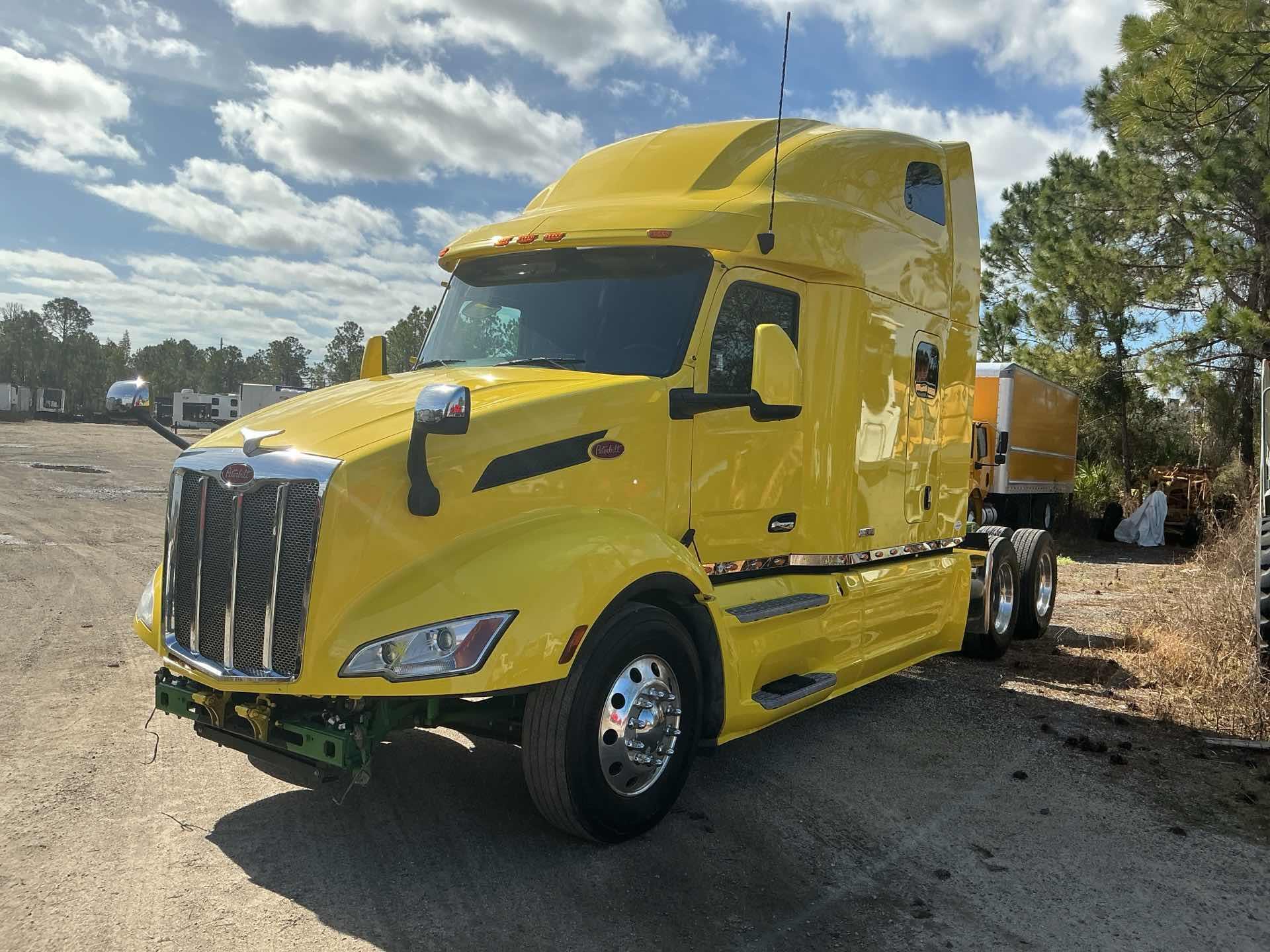 2023 Peterbilt 579