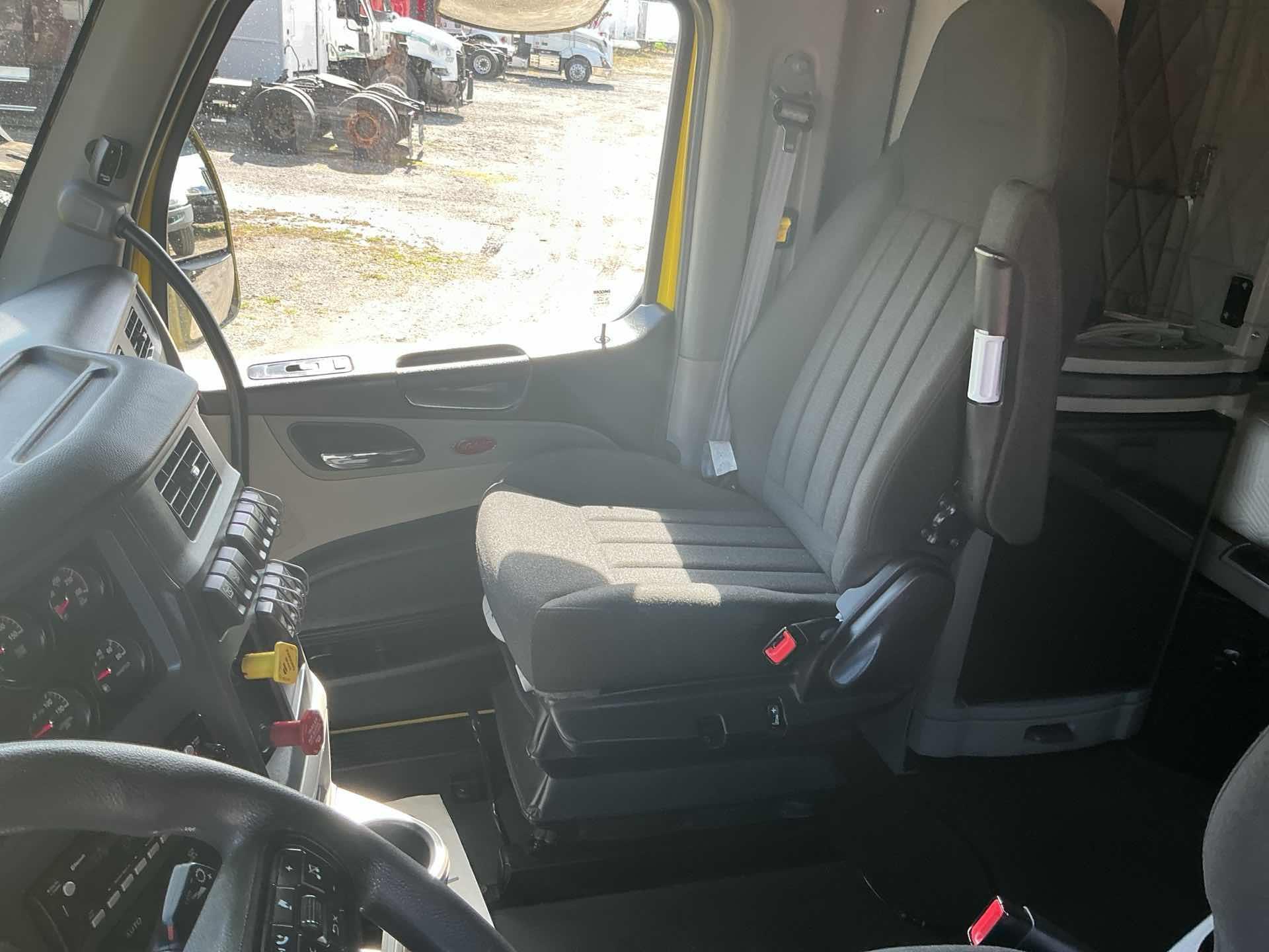 2023 Peterbilt 579