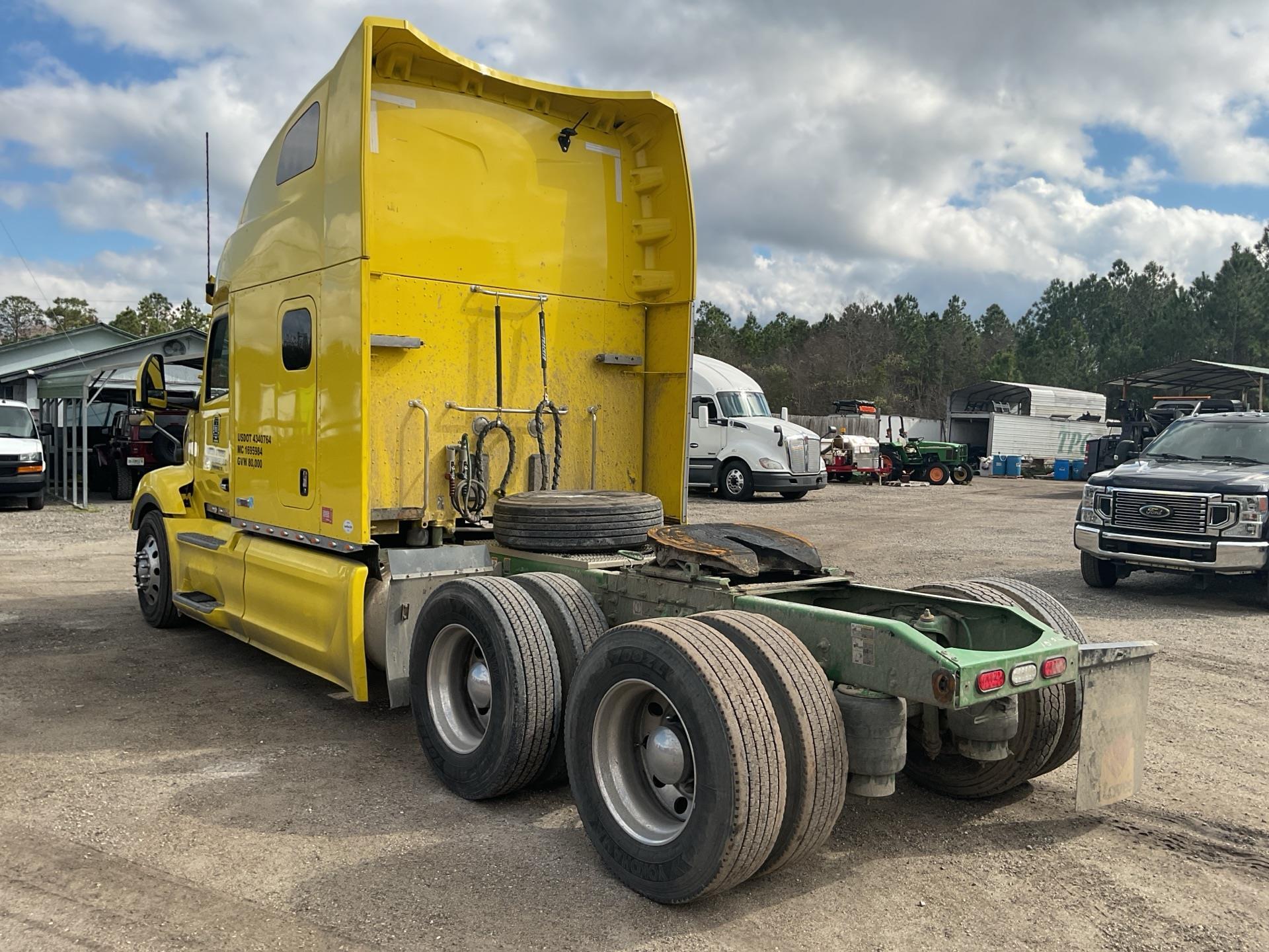 2023 Peterbilt 579
