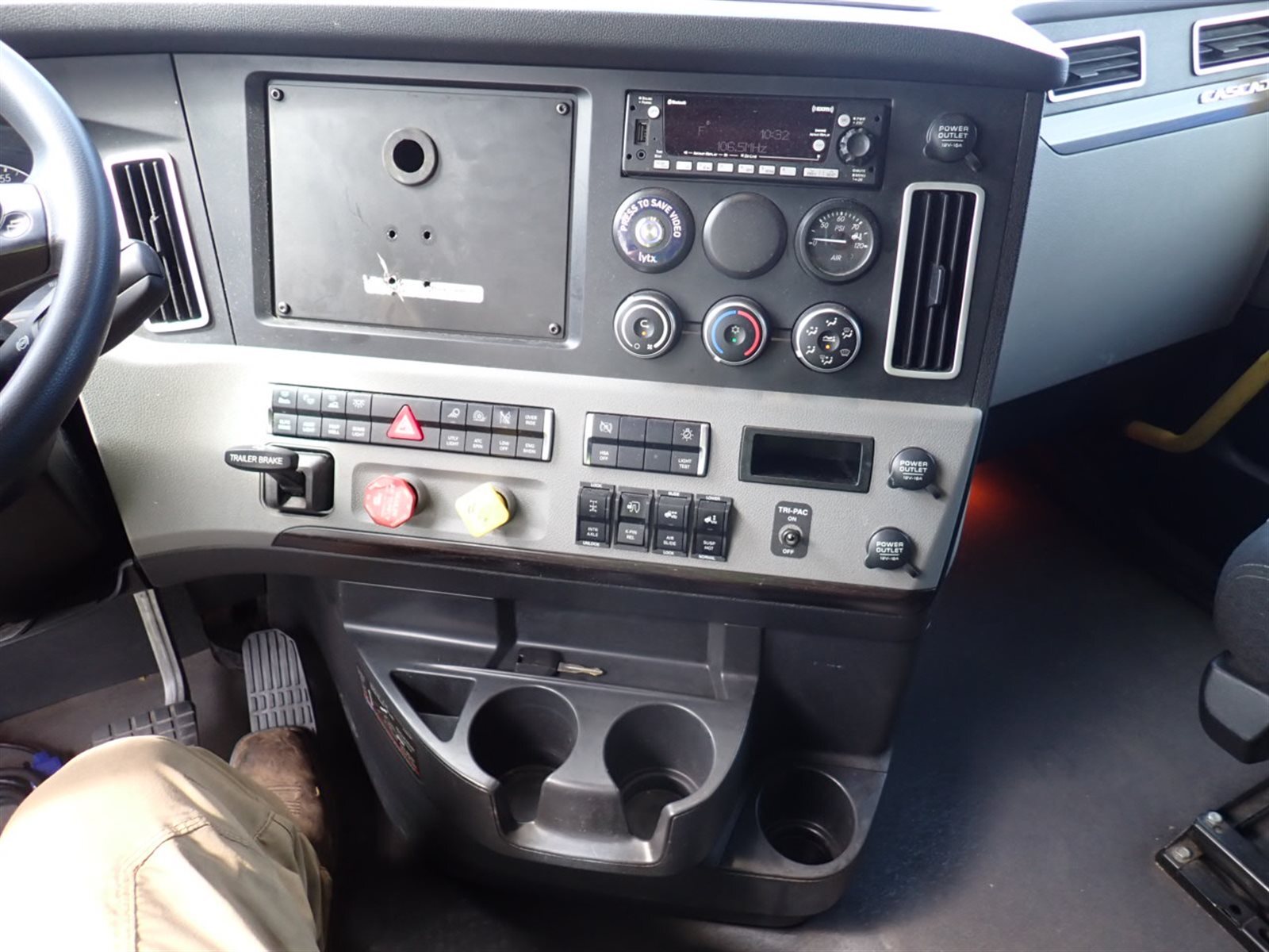 2022 Freightliner CASCADIA 126