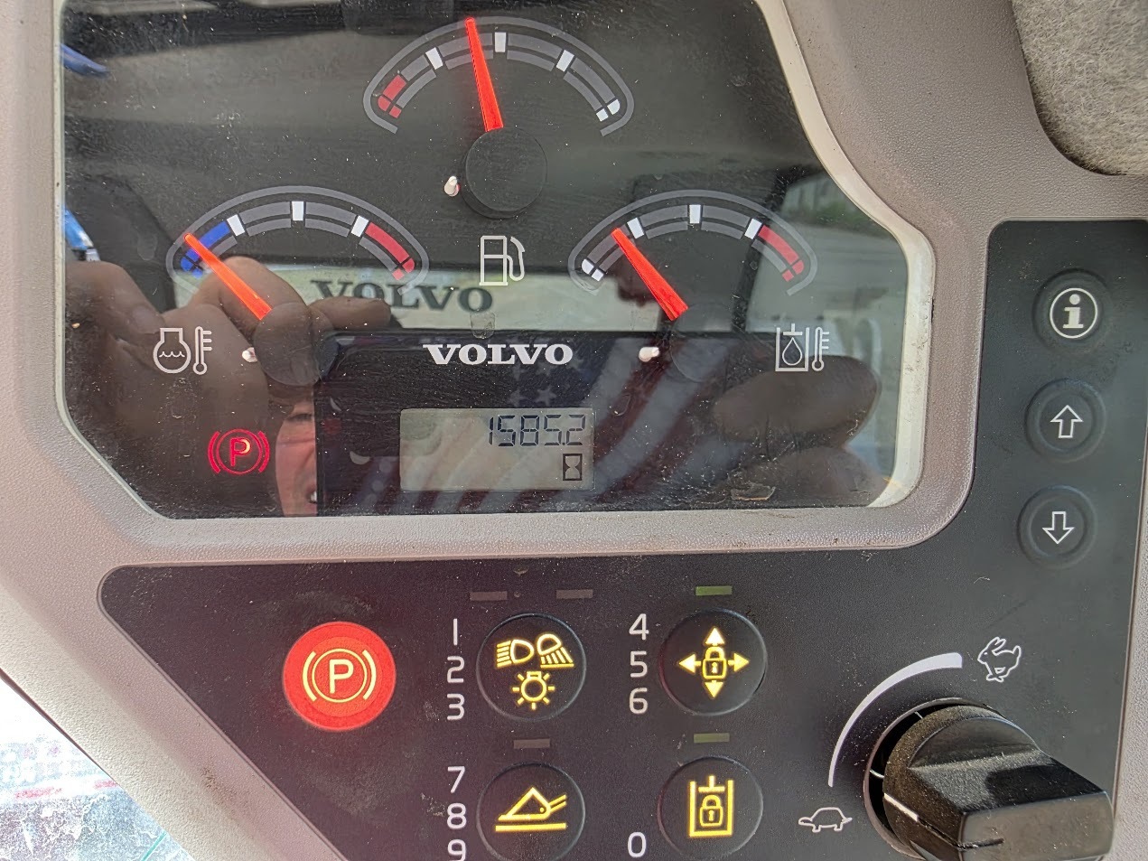 2017 Volvo MCT125C