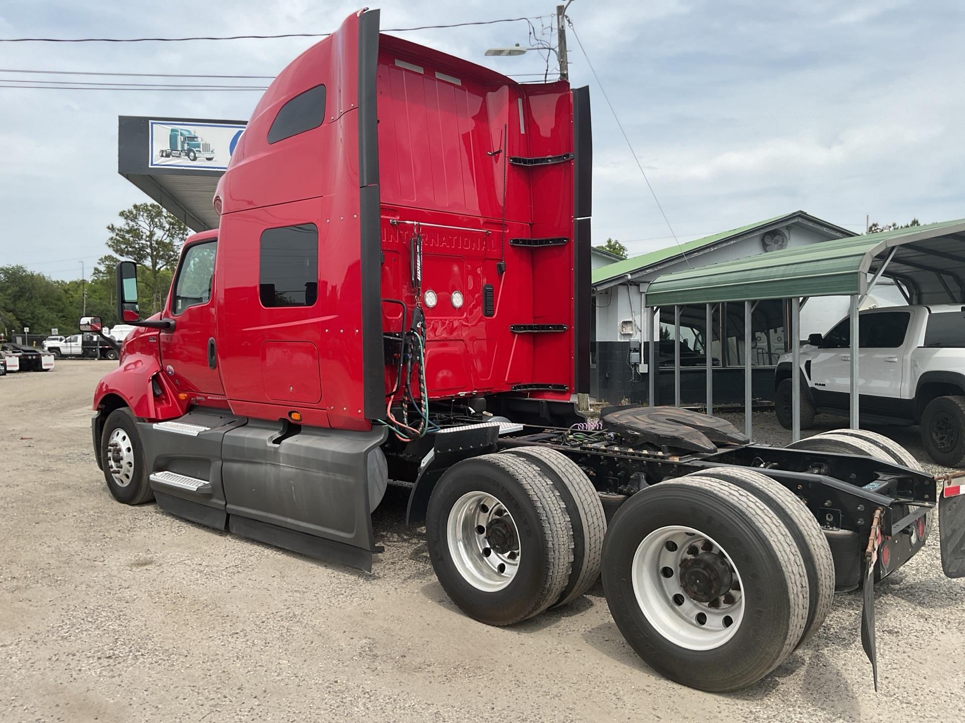 2022 International LT625