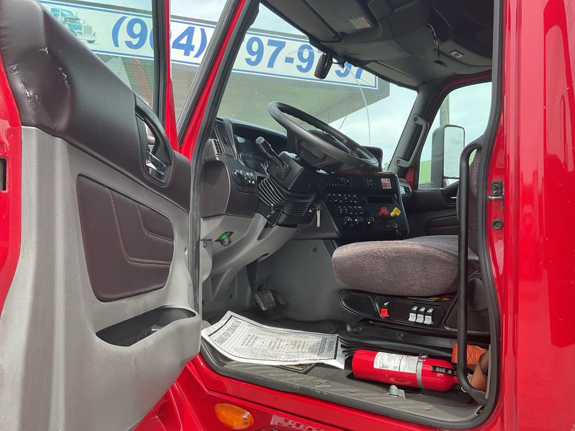 2022 International LT625