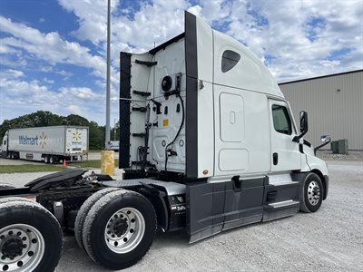 2022 Freightliner CASCADIA 126