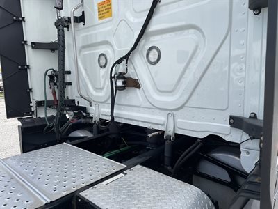 2022 Freightliner CASCADIA 126