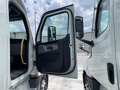 2022 Freightliner CASCADIA 126