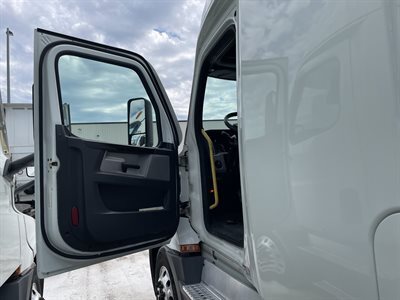 2022 Freightliner CASCADIA 126
