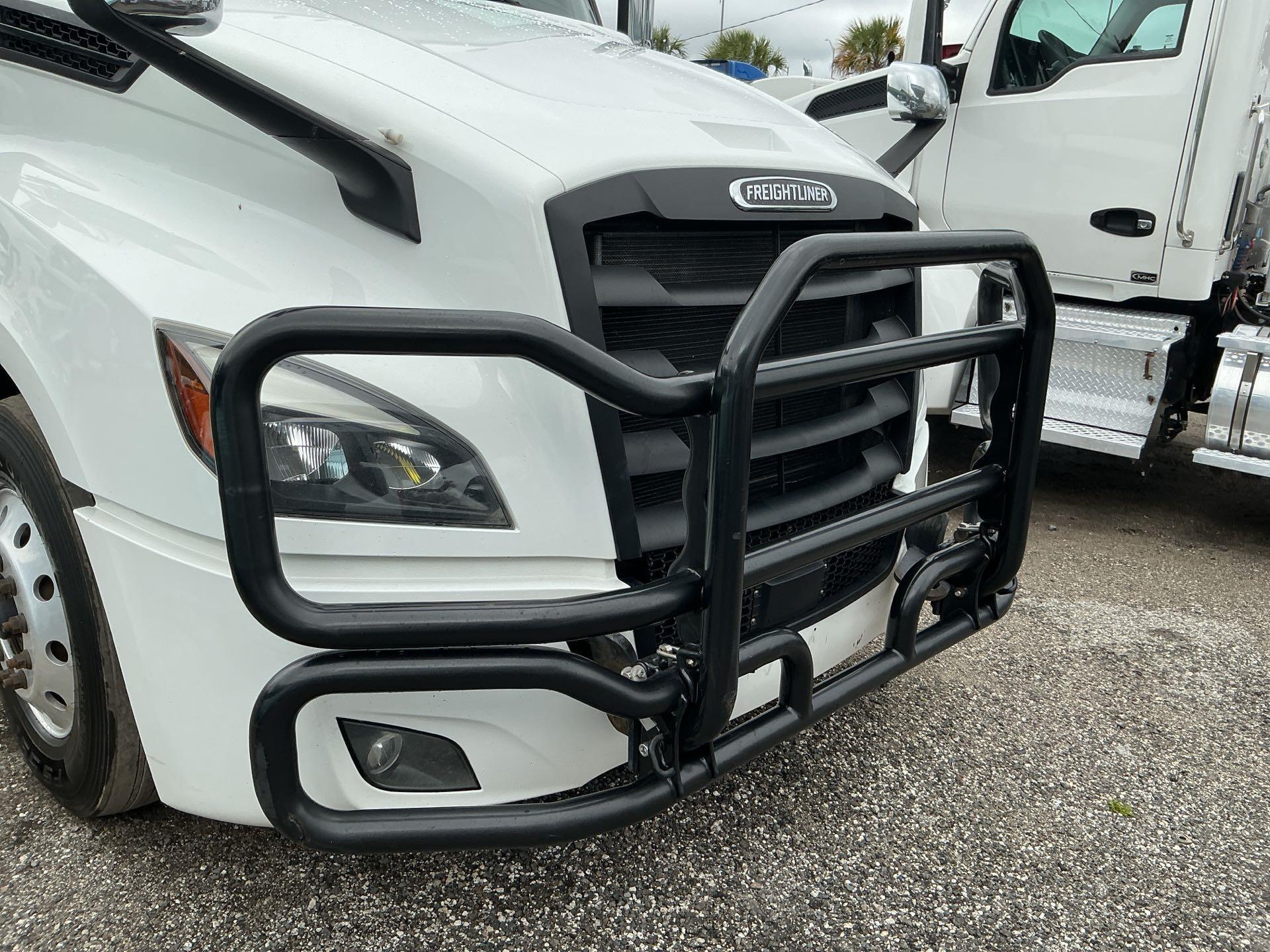 2022 Freightliner CASCADIA 126