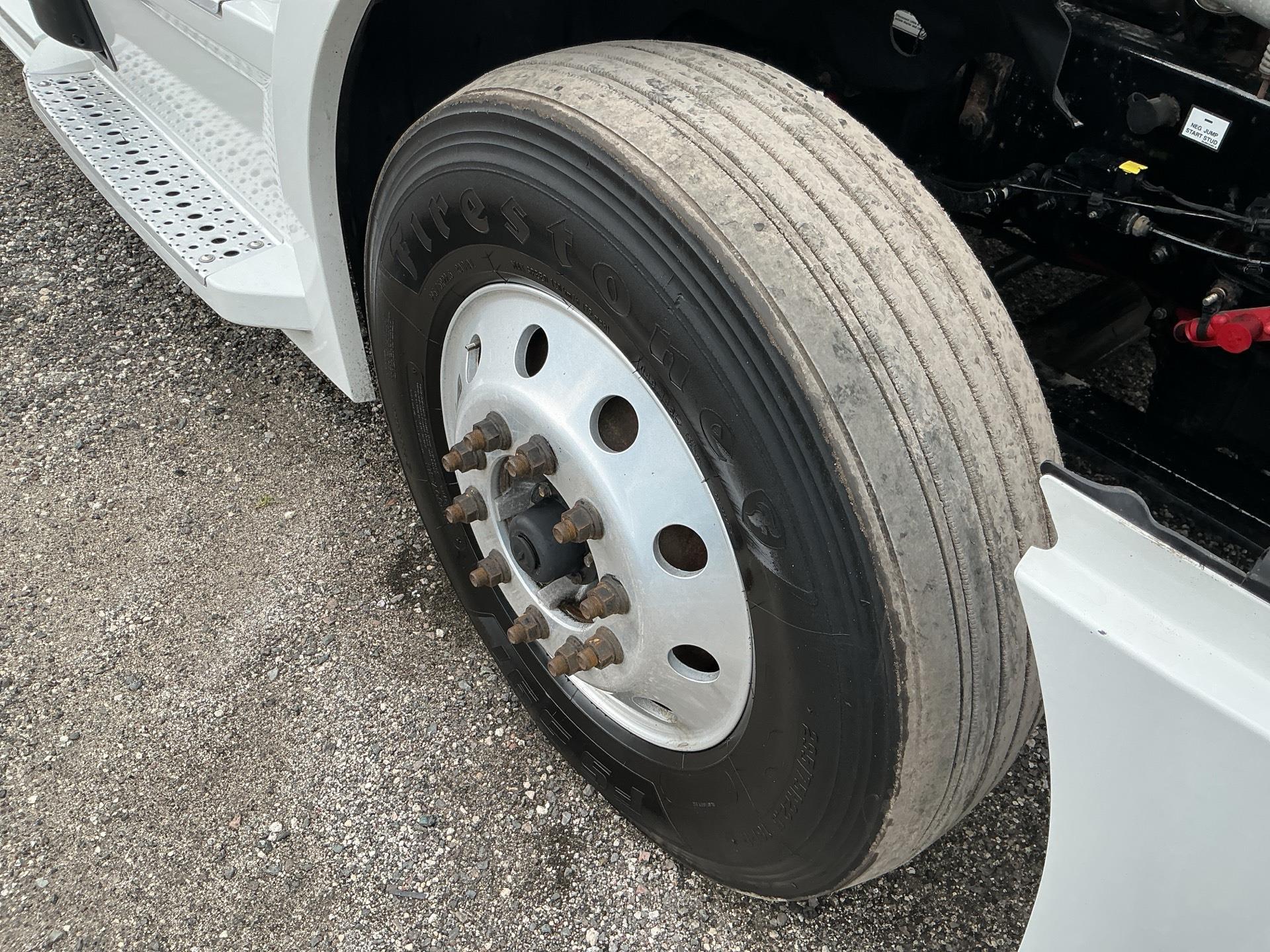 2022 Freightliner CASCADIA 126