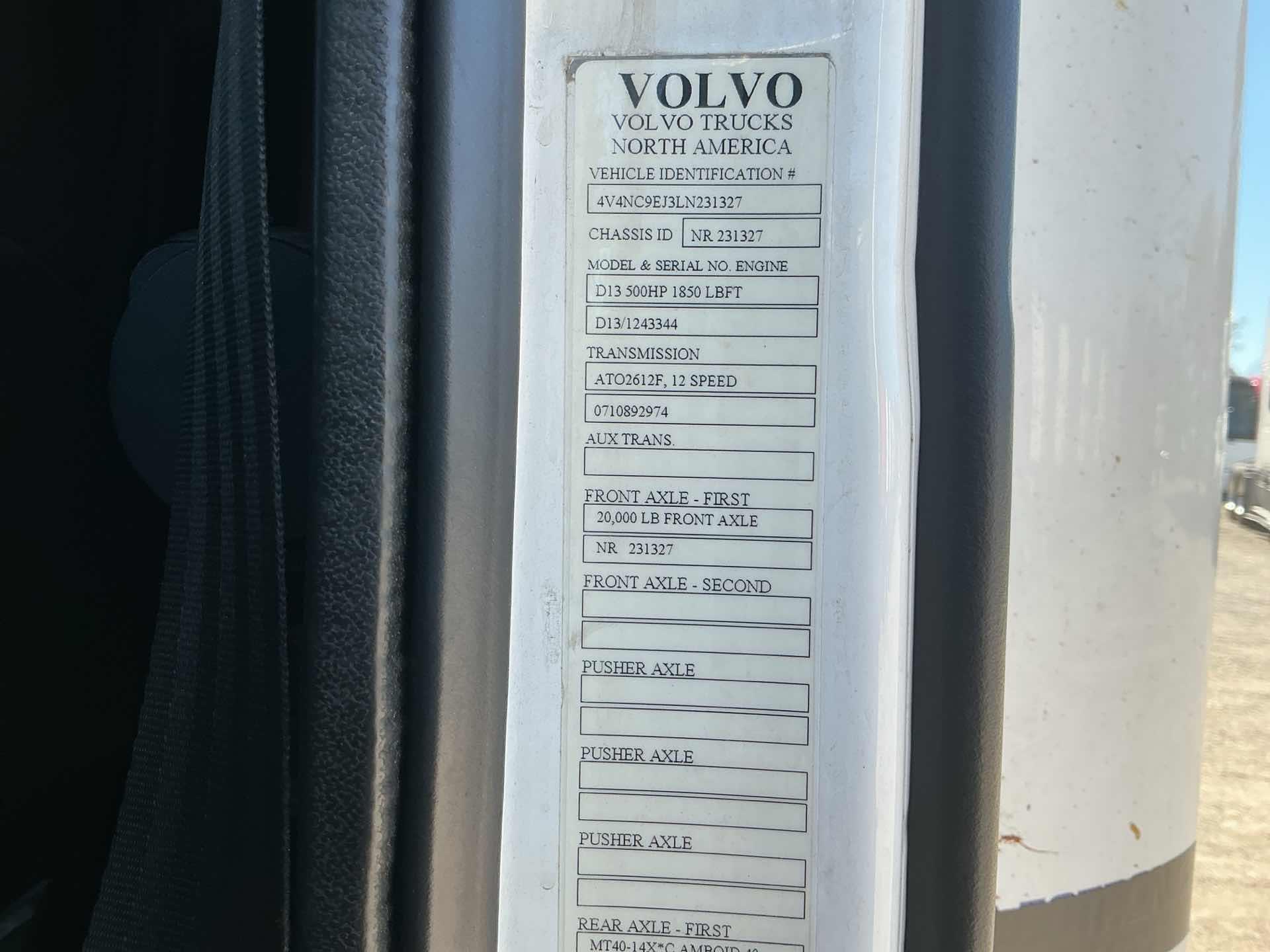 2020 Volvo VNL64T630