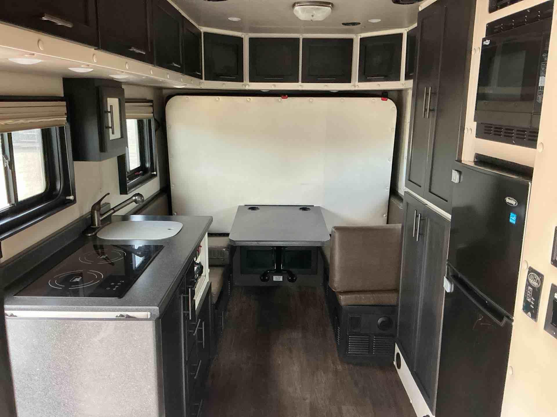 2020 Volvo VNL64T630
