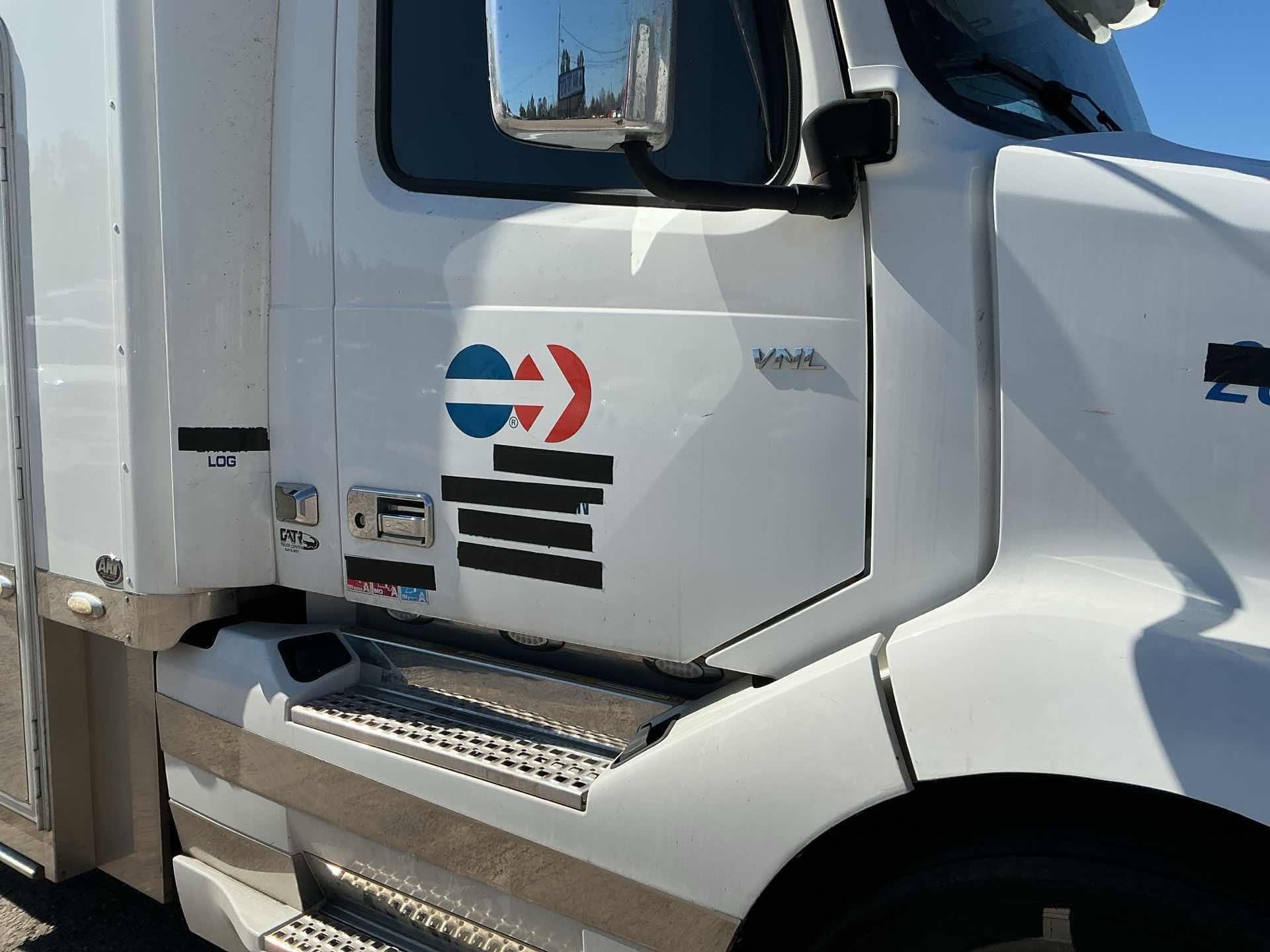 2020 Volvo VNL64T630