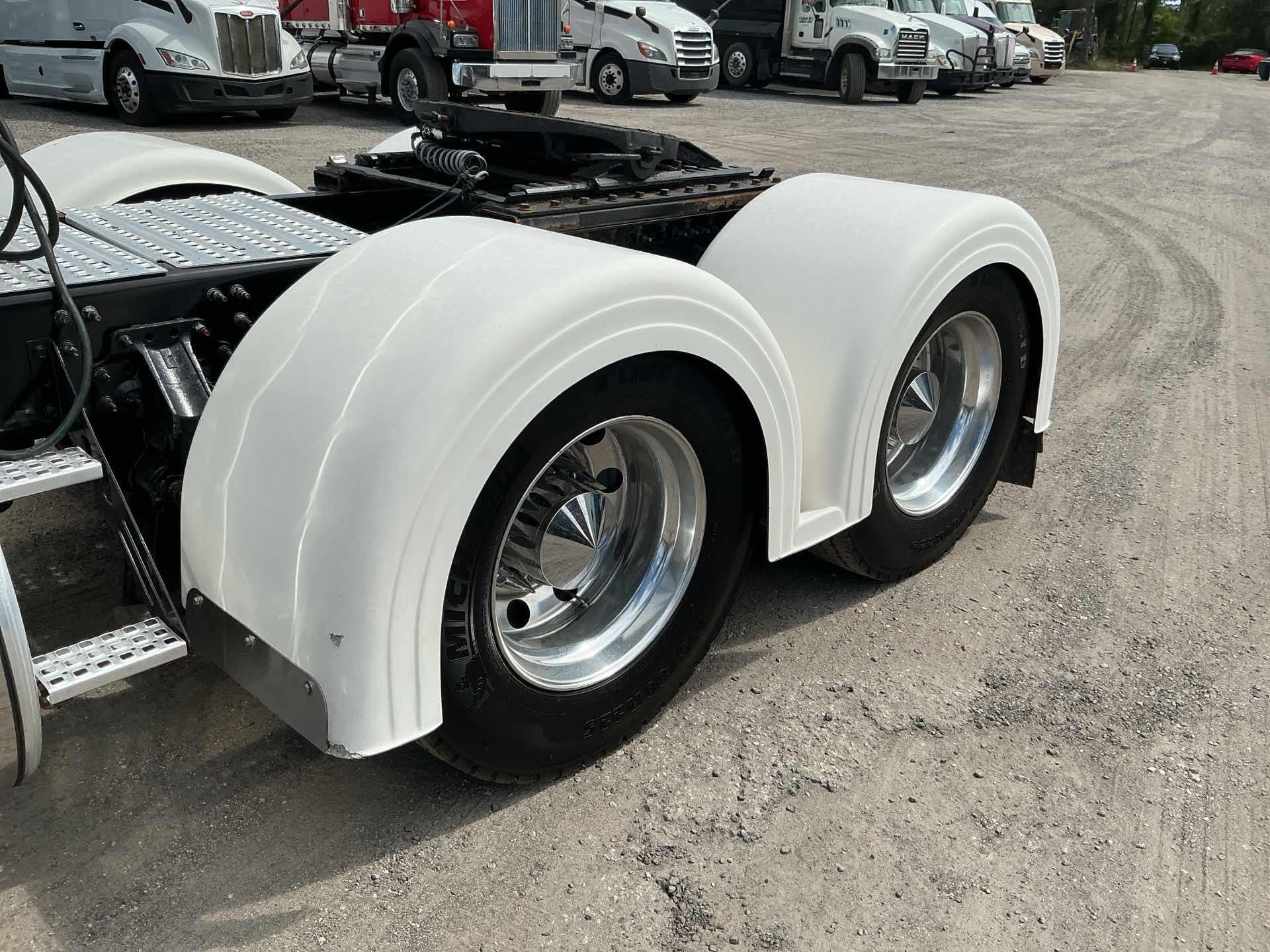 2020 Volvo VNL64T630