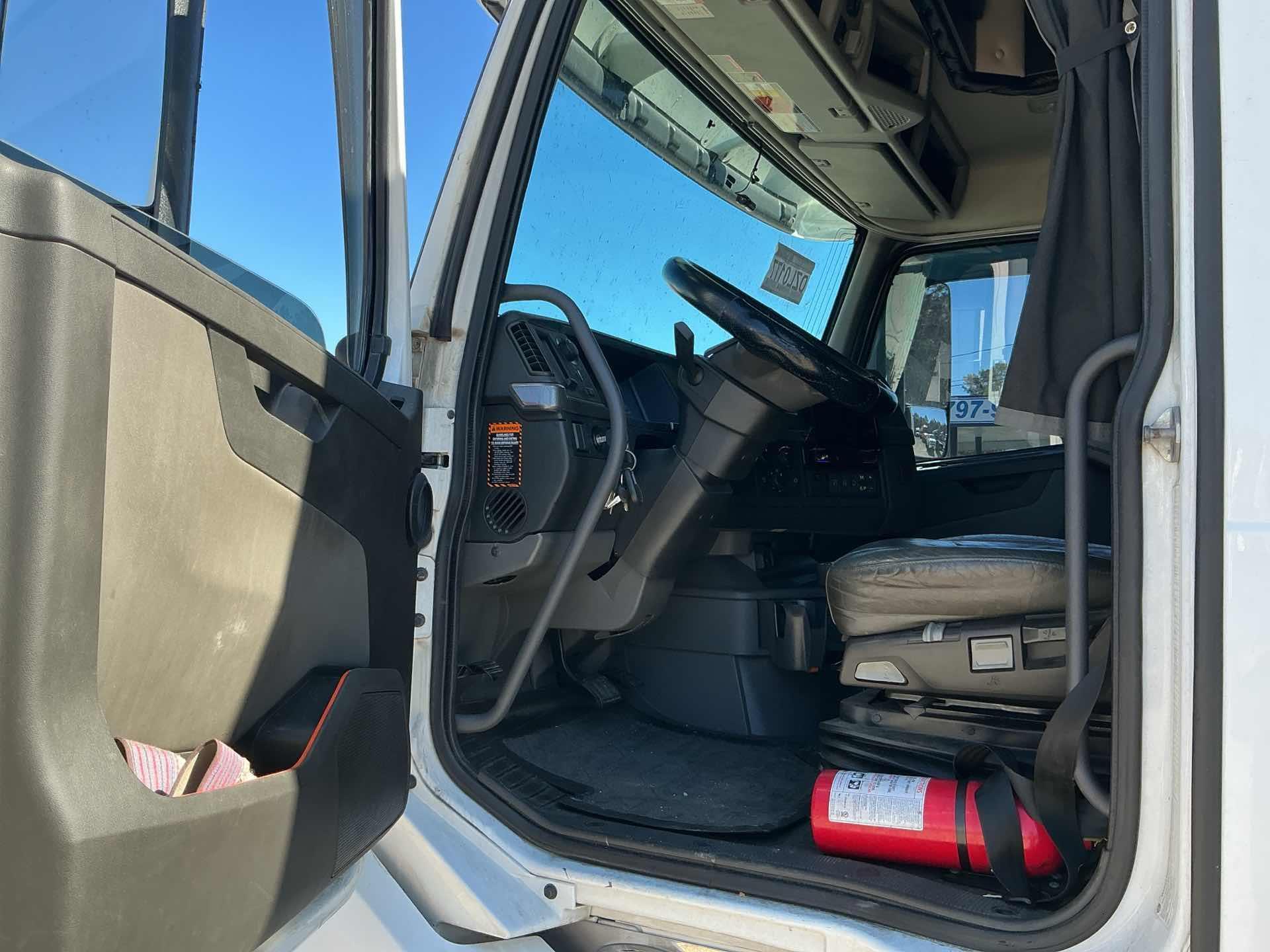 2020 Volvo VNL64T630