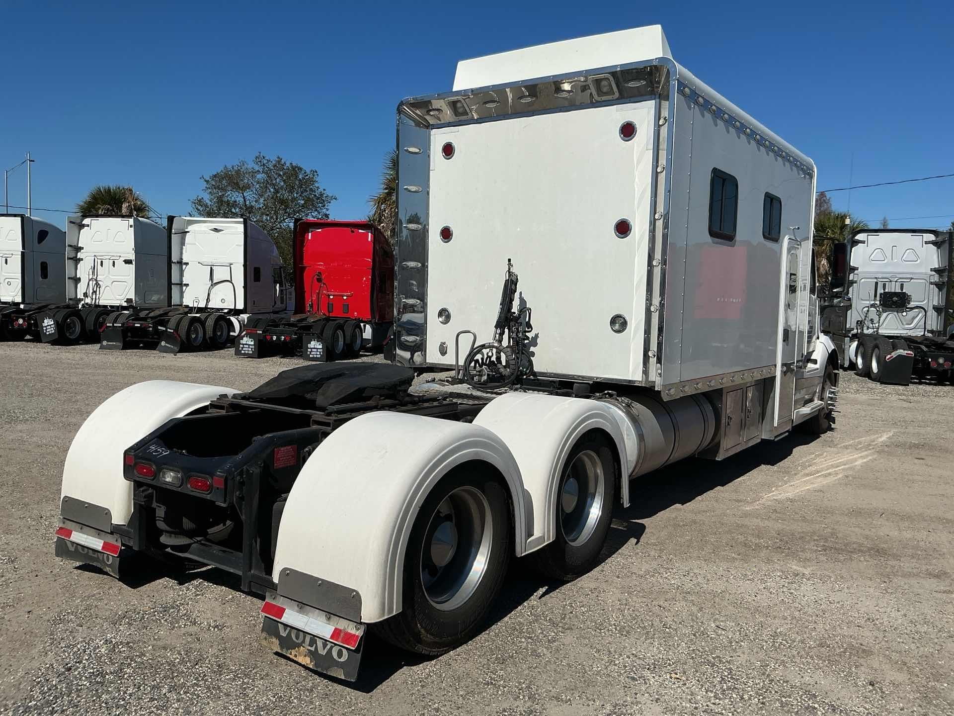 2020 Volvo VNL64T630