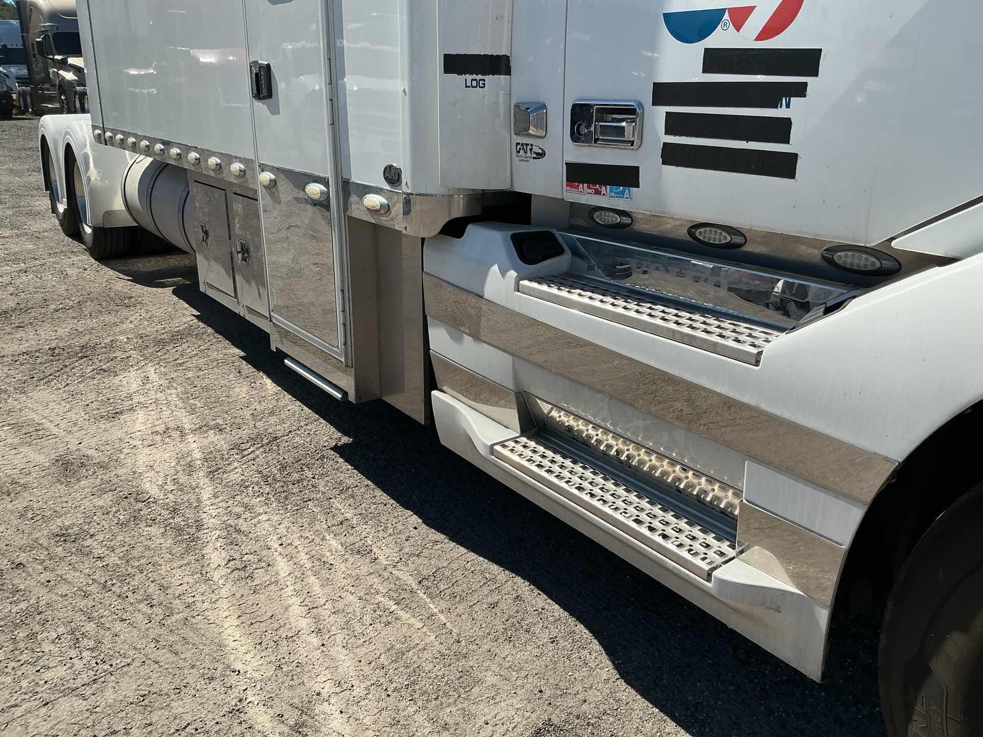 2020 Volvo VNL64T630