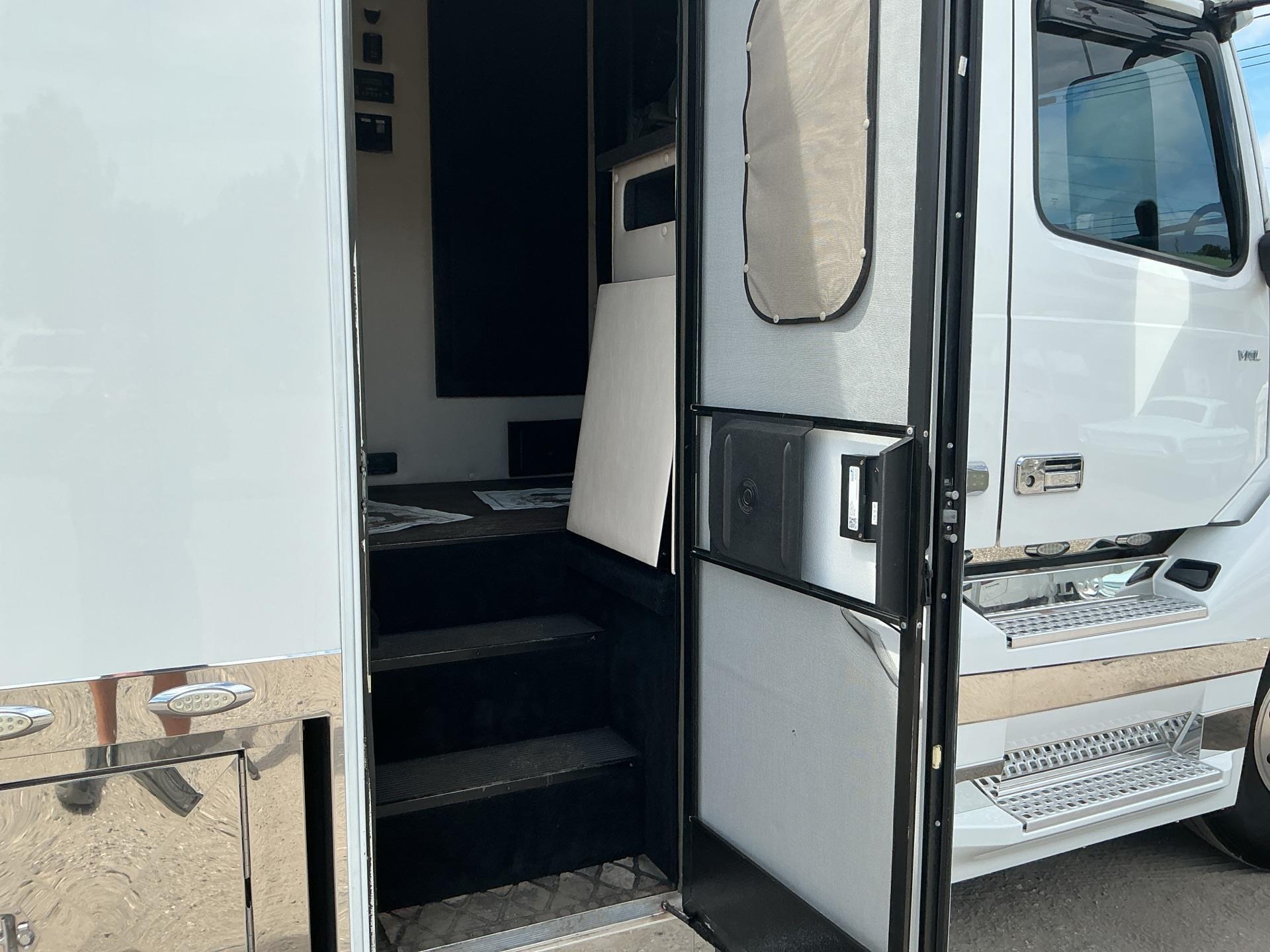 2020 Volvo VNL64T630