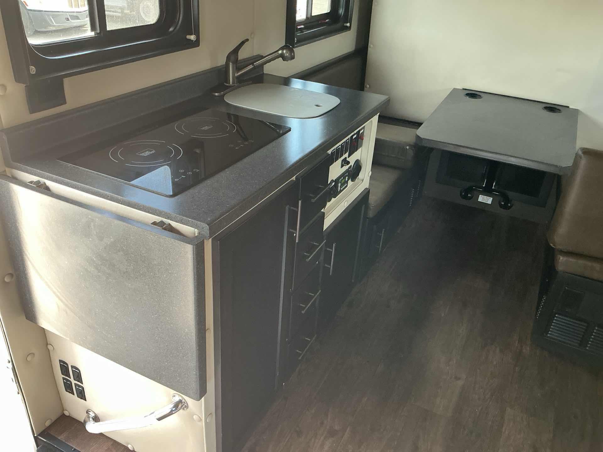 2020 Volvo VNL64T630