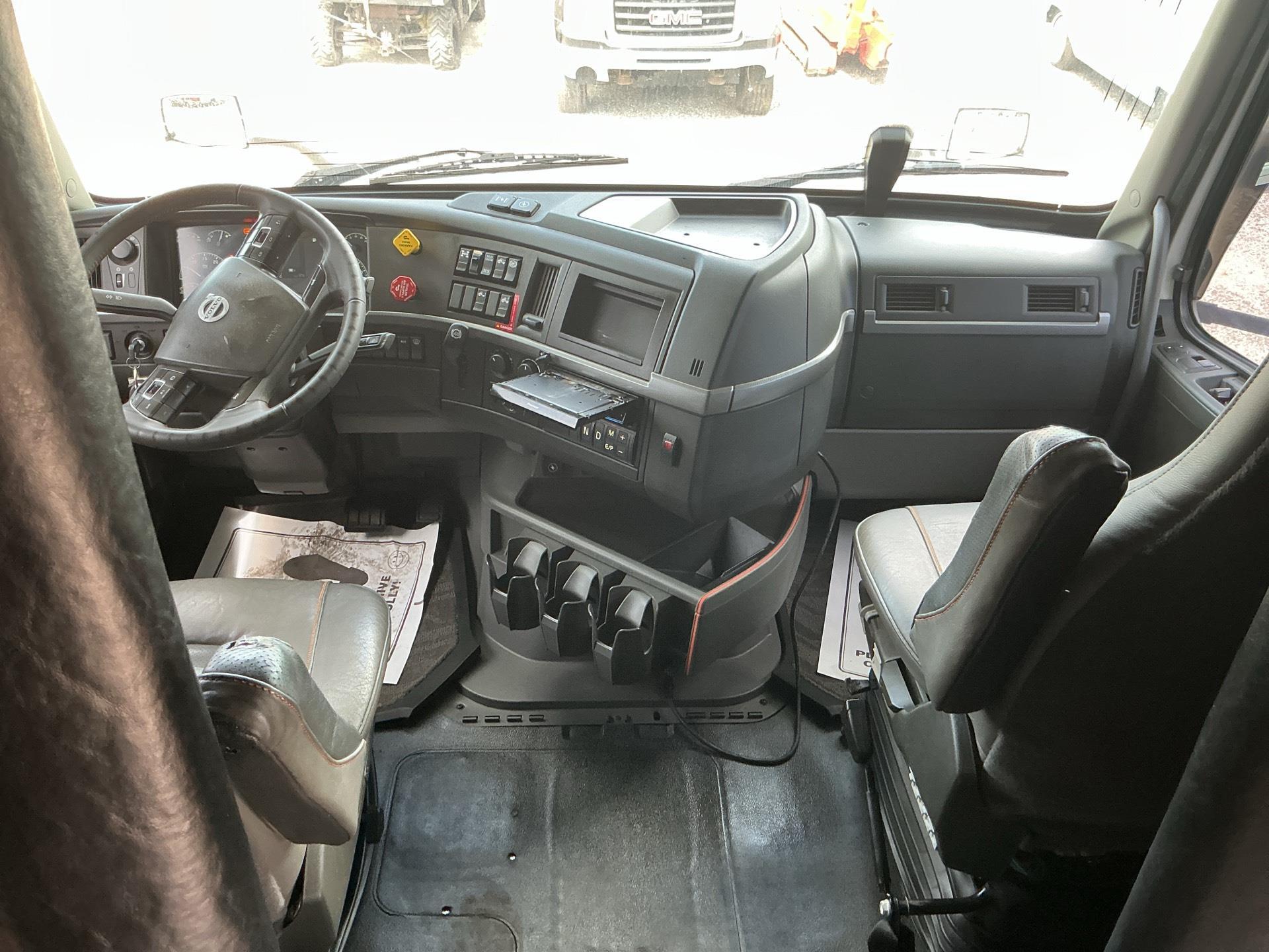 2020 Volvo VNL64T630