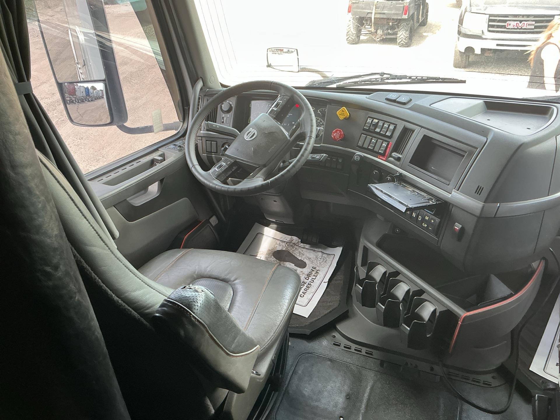 2020 Volvo VNL64T630