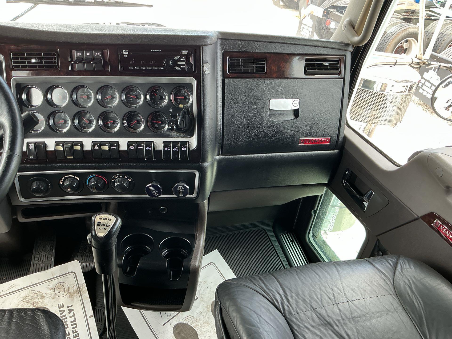 2020 Kenworth W900L