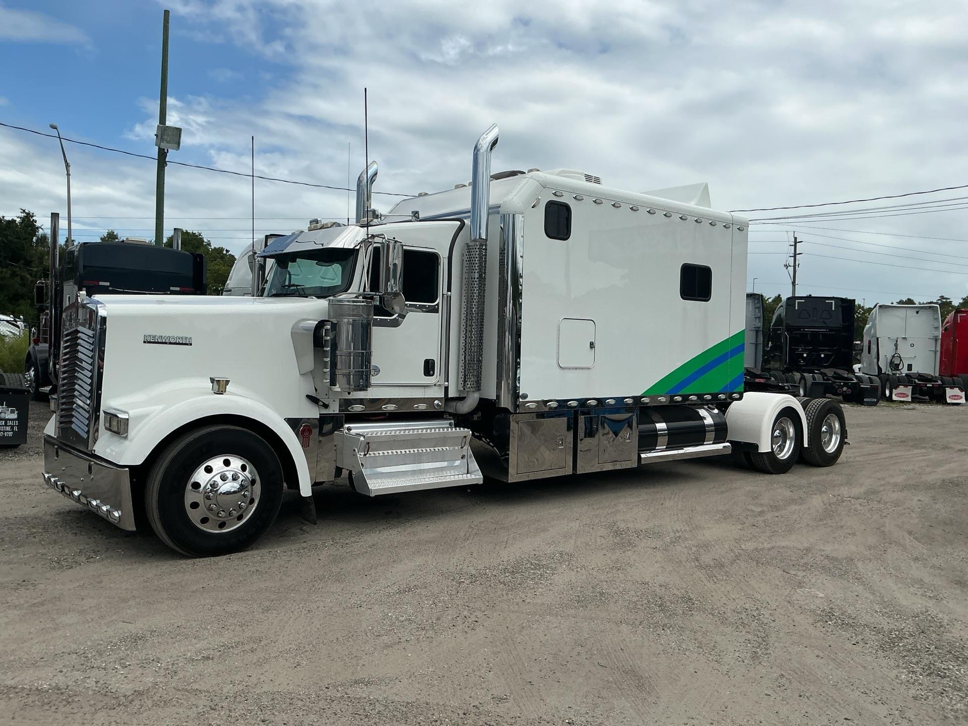 2020 Kenworth W900L