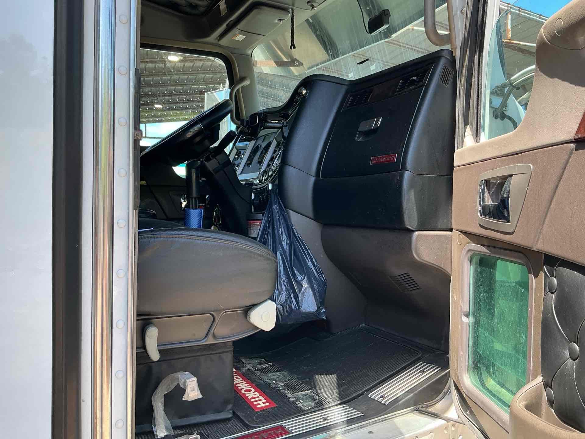 2020 Kenworth W900L