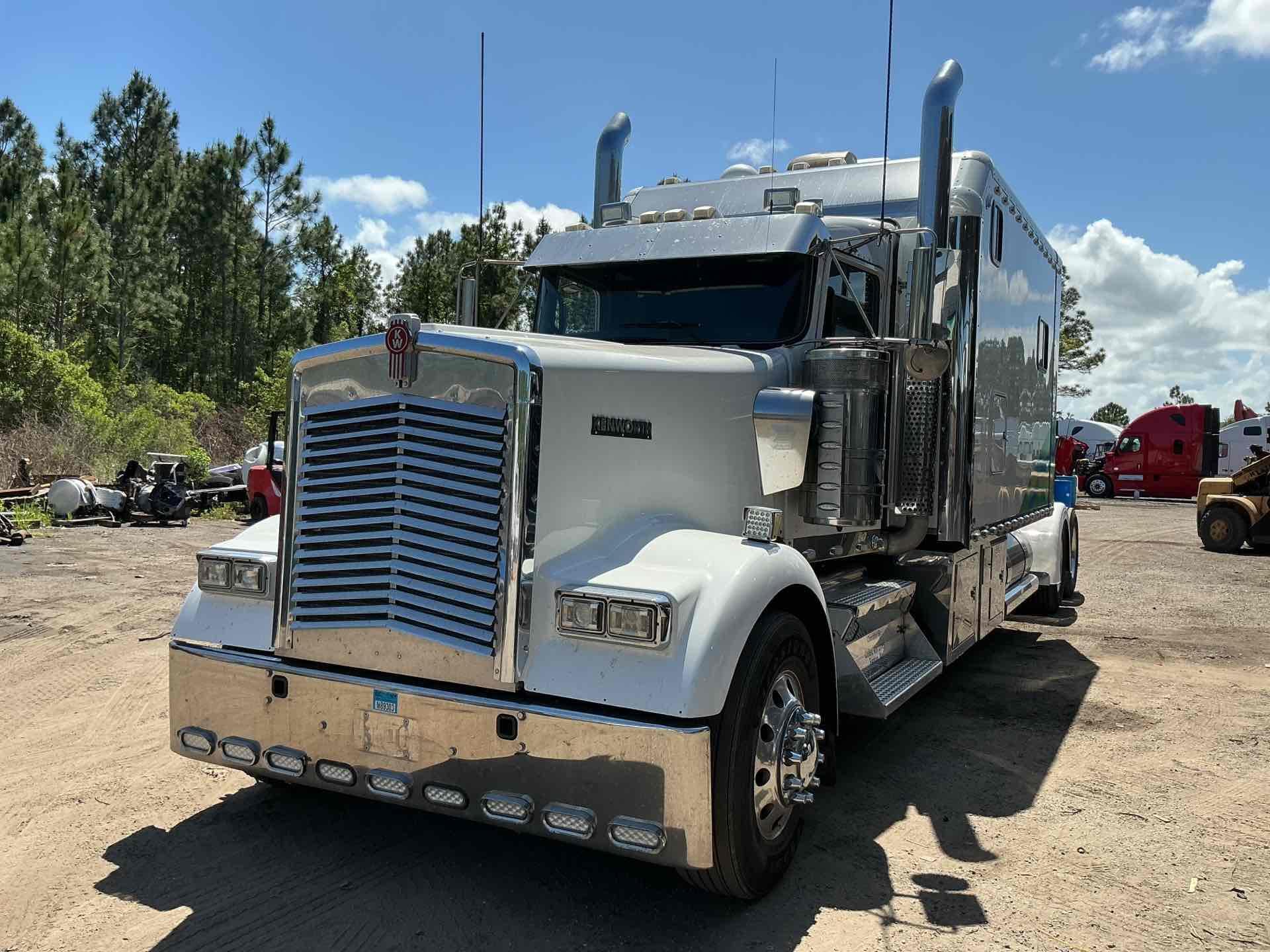 2020 Kenworth W900L