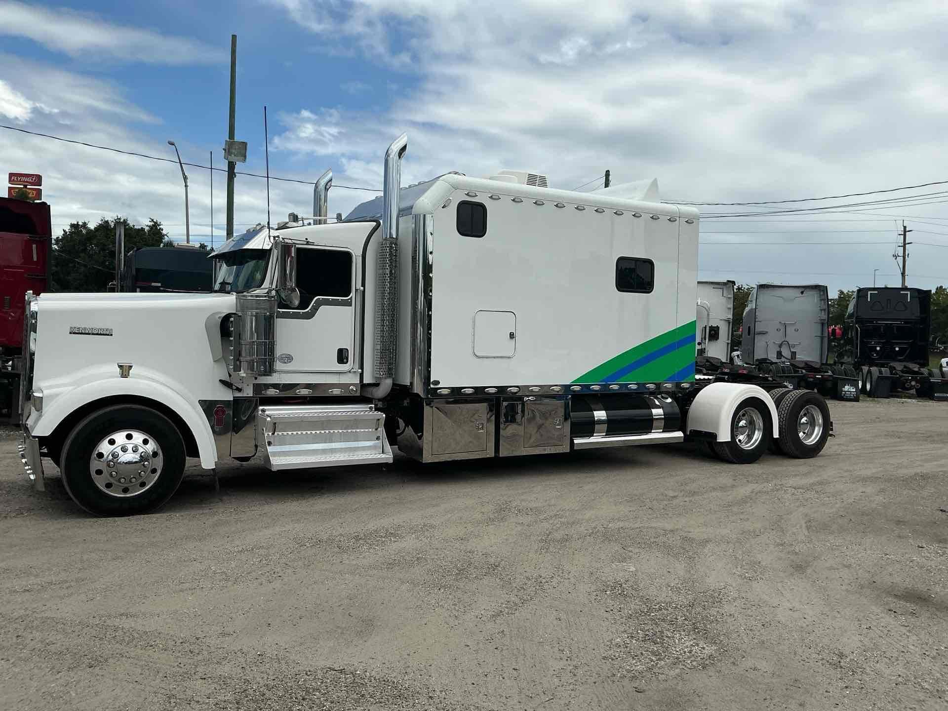 2020 Kenworth W900L