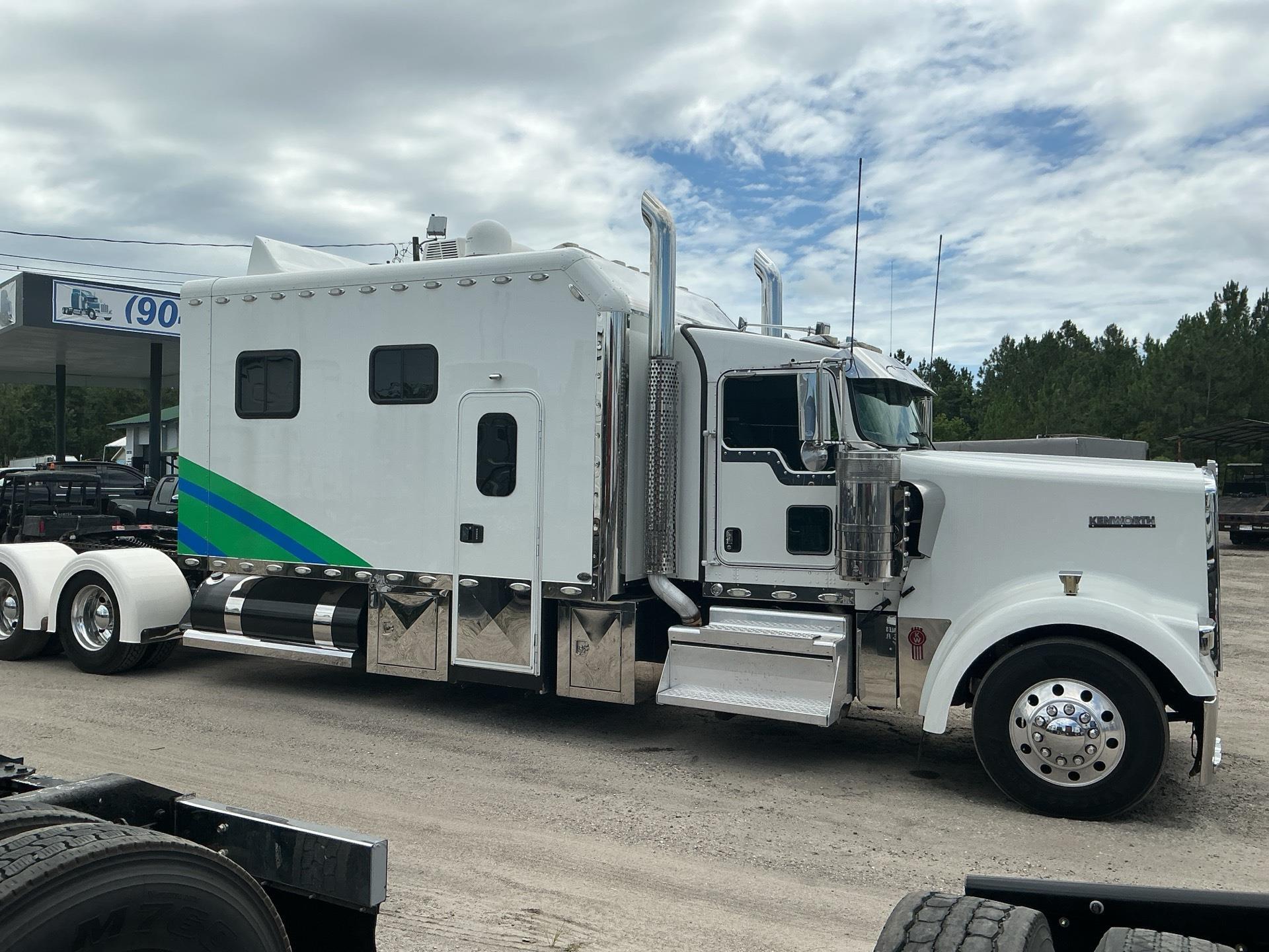 2020 Kenworth W900L