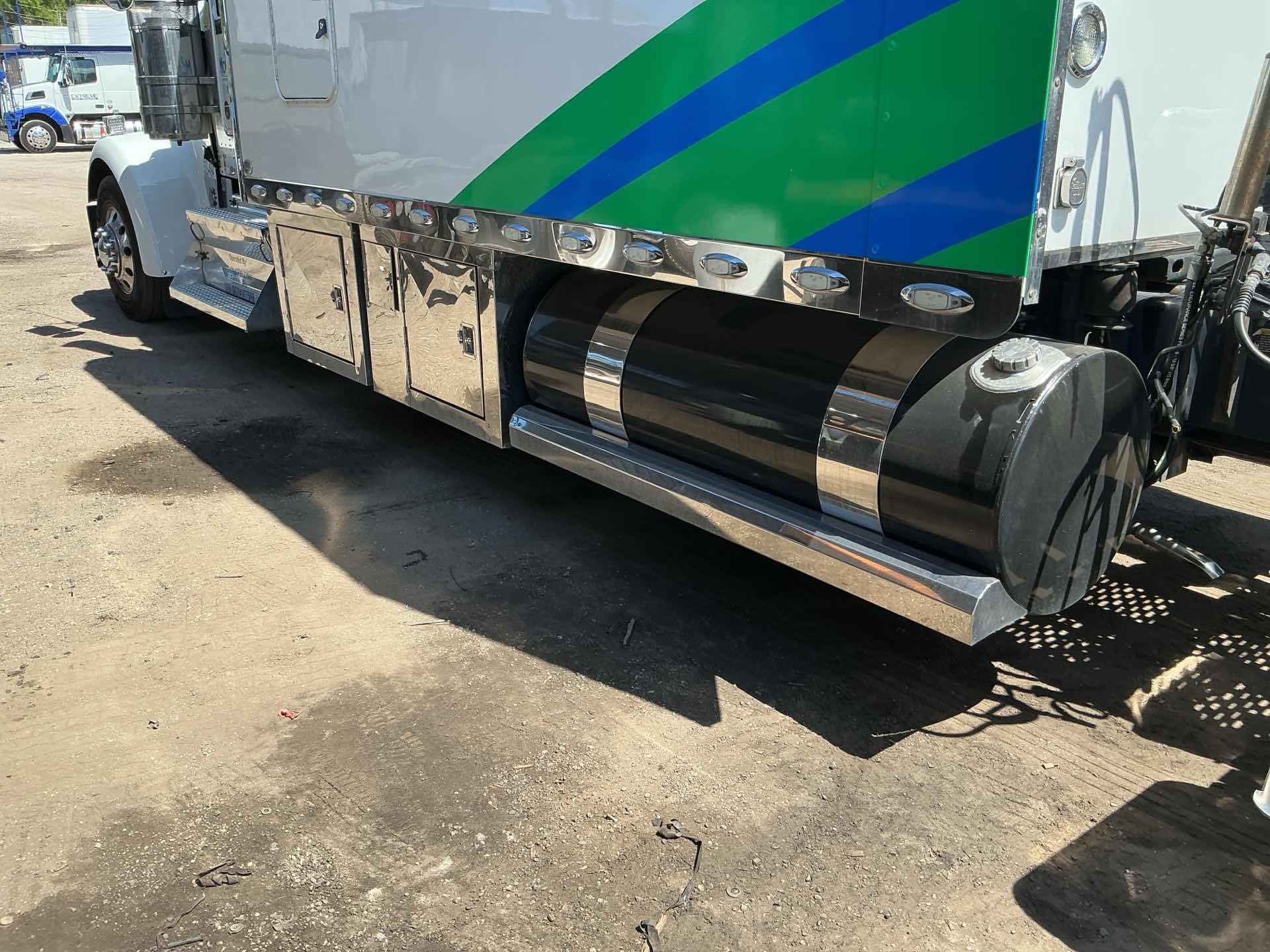2020 Kenworth W900L