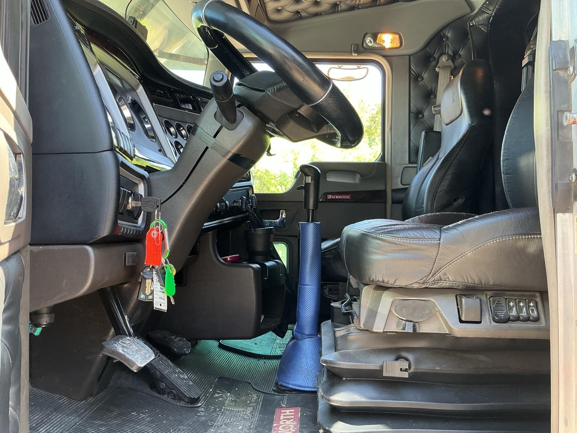 2020 Kenworth W900L
