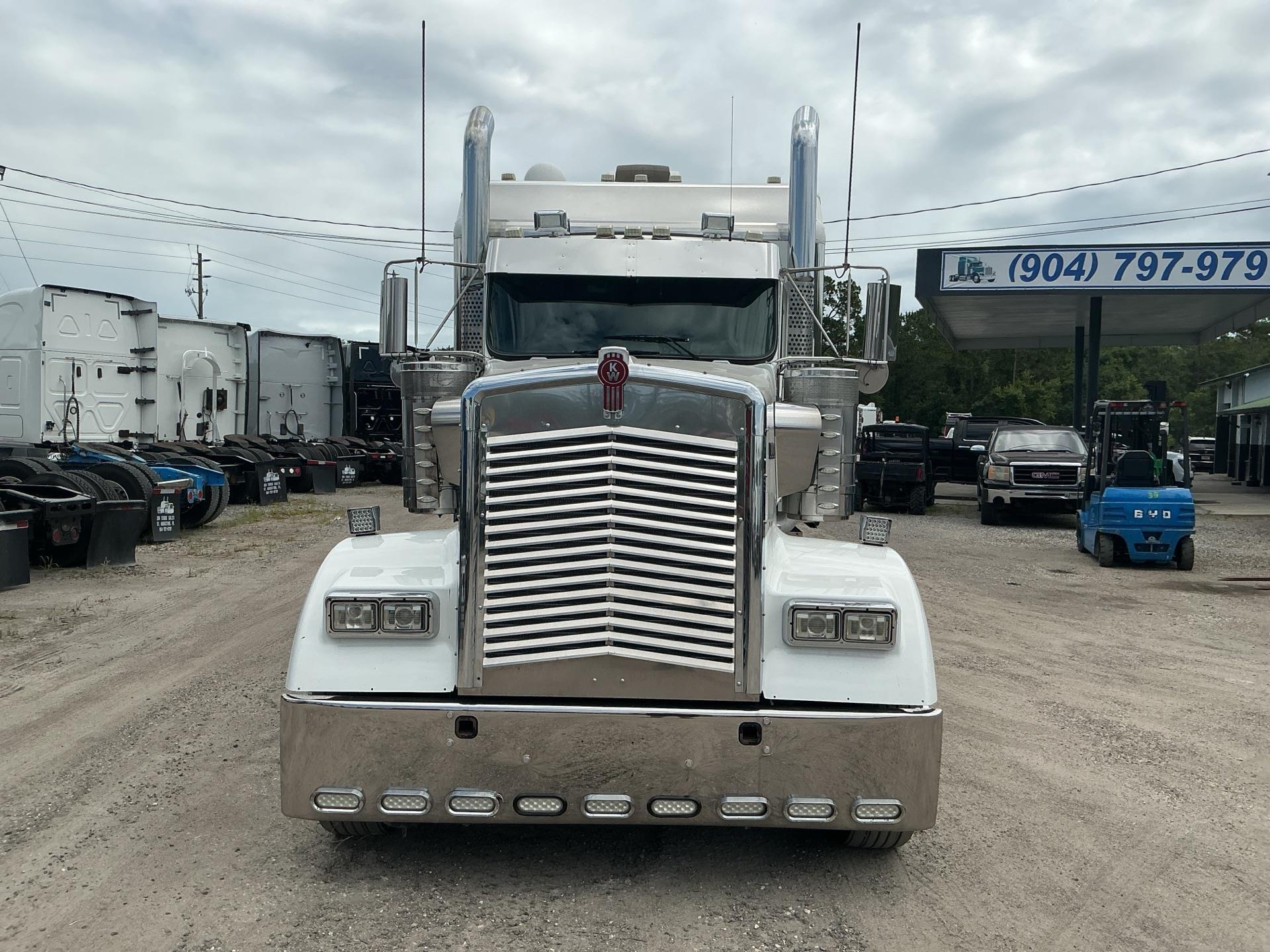 2020 Kenworth W900L
