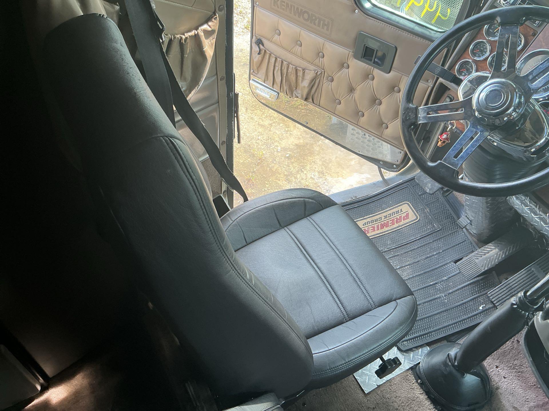 2002 Kenworth W900L