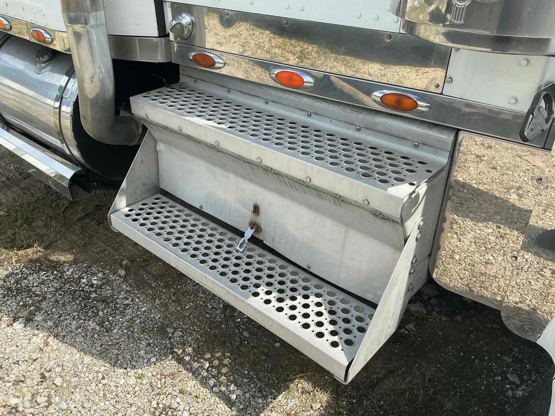 2002 Kenworth W900L