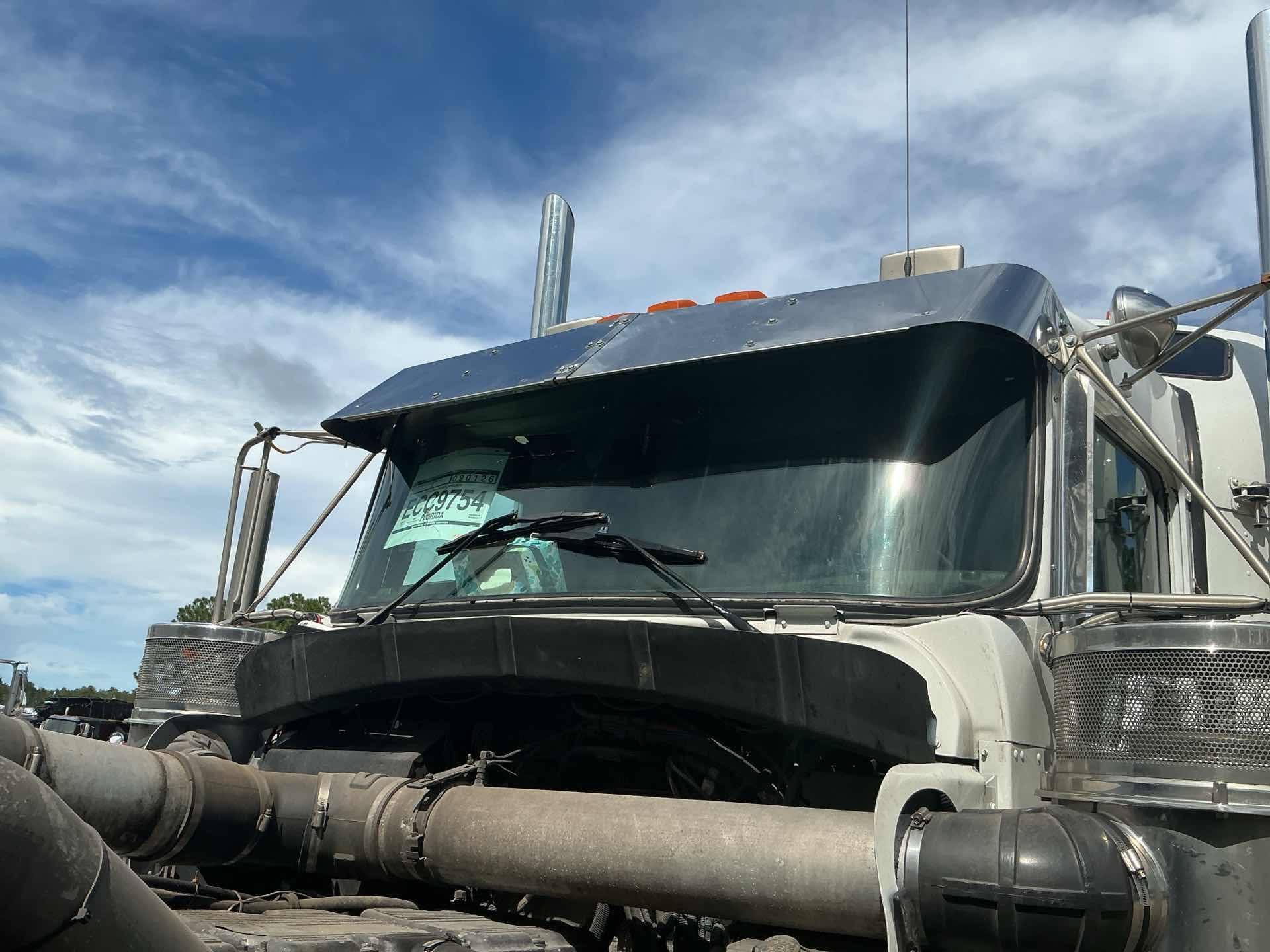 2002 Kenworth W900L