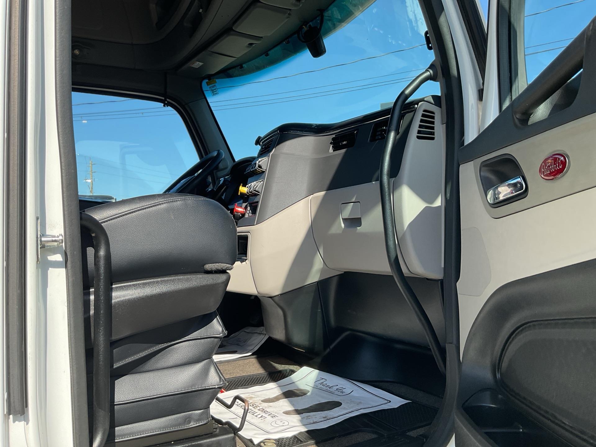 2023 Peterbilt 579