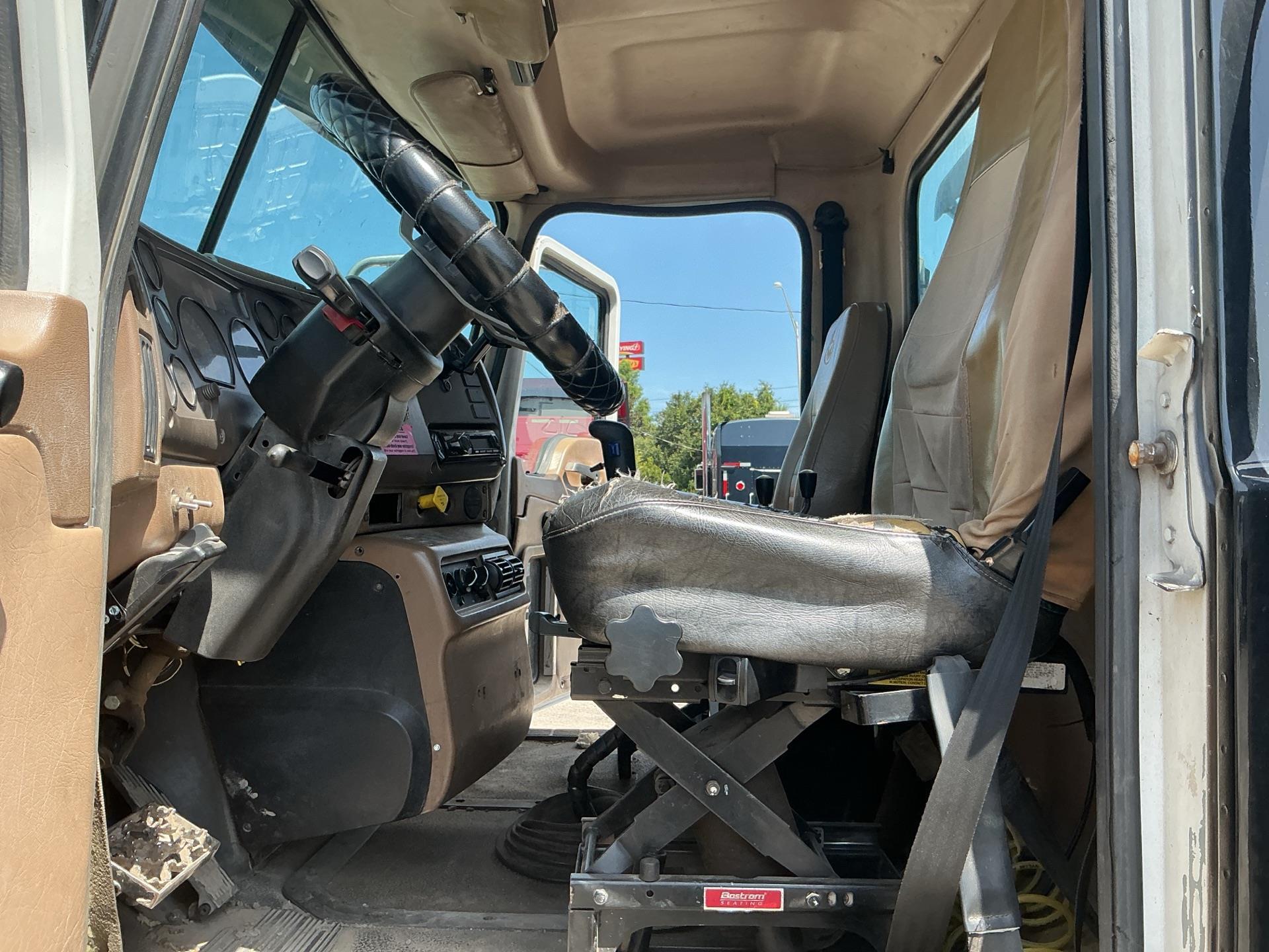 2005 Mack GU713