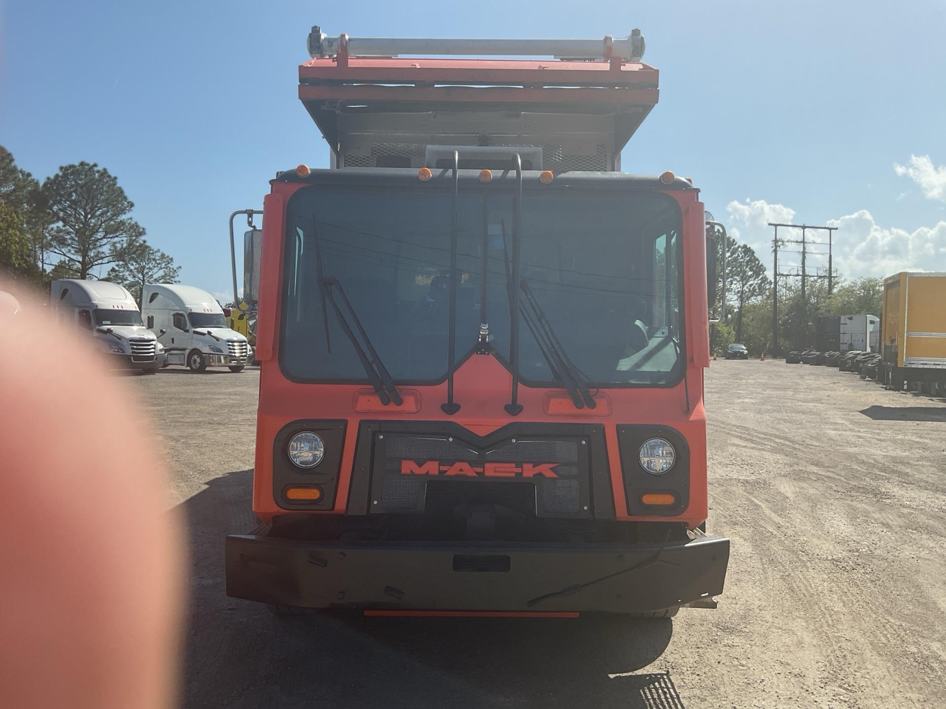 2013 Mack MRU613