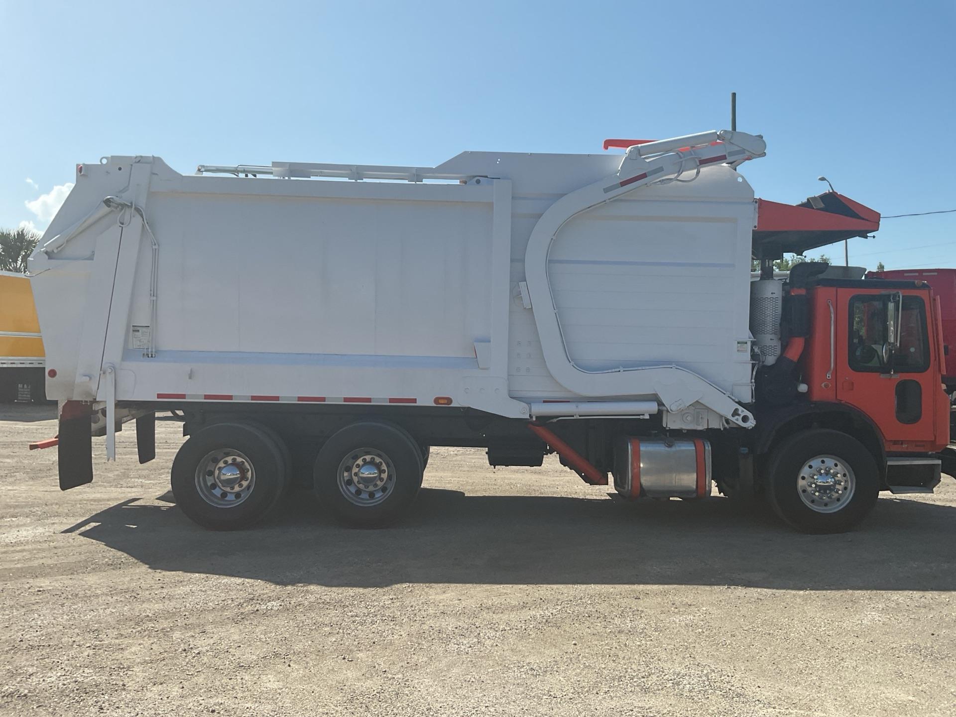 2013 Mack MRU613