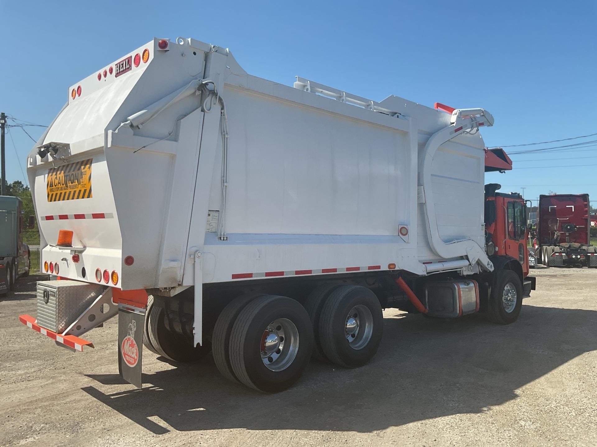 2013 Mack MRU613